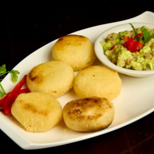 AREPITAS CON GUACAMOLE