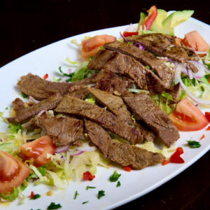 ENSALADA CAFE Y CANELA CON CARNE