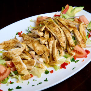 ENSALADA CAFE Y CANELA CON POLLO