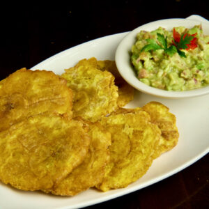 TOSTONES CON GUACAMOLE
